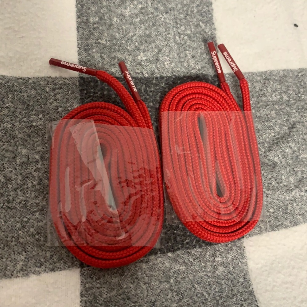 Supreme laces